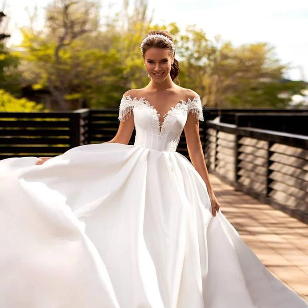 Vestido De Noiva Princesa Bordado Com Renda E Decote Em V Vestido De Festa De Casamento Cores Personalizadas
Vestido De Noiva Princesa Bordado Com Renda E Decote Em V Vestido De Festa De Casamento Cores Personalizadas