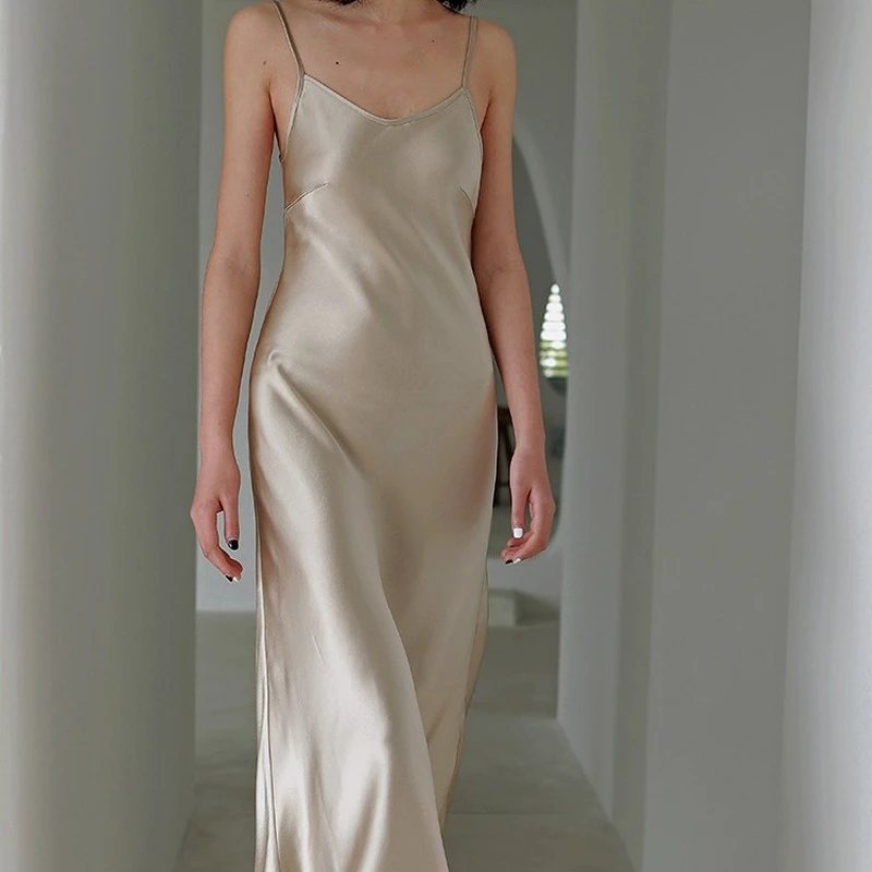 Women's Temperament Acetate Sling Midi Dress 2022 Summer French Elegant Ladies Sleeveless Sexy Solid Color V-Neck Robe
Women's Temperament Acetate Sling Midi Dress 2022 Summer French Elegant Ladies Sleeveless Sexy Solid Color V-Neck Robe