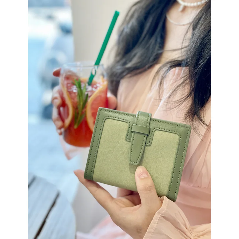 Men's Wallet 2022 New Leather Short Large Capacity Multi-card Card Package Niche Design Folding Coin Purse Id Badge Holder 
Men's Wallet 2022 New Leather Short Large Capacity Multi-card Card Package Niche Design Folding Coin Purse Id Badge Holder