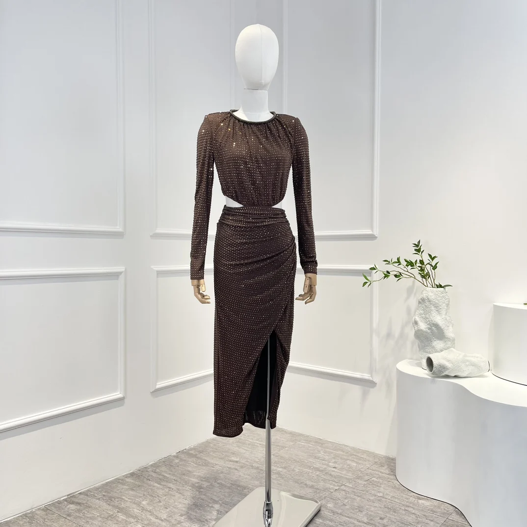 Hot Sale 2022 Autumn Winter Top Quality Coffee Brown Waist Cut Out Shiny Diamonds Sexy Slim Fit Midi Dresses Women for Party 
Hot Sale 2022 Autumn Winter Top Quality Coffee Brown Waist Cut Out Shiny Diamonds Sexy Slim Fit Midi Dresses Women for Party