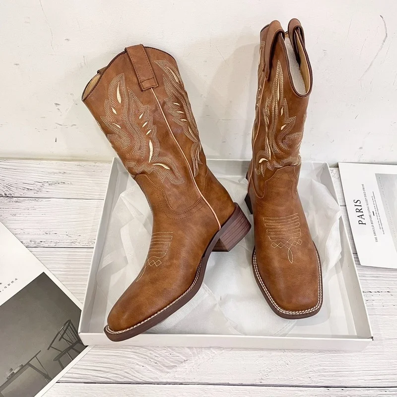 Winter Women Western Mid-calf Boots Pu Leather Handmade Embroider Platform Chunky Heel Zip Retro Shoes Ladies Female Whosale
Winter Women Western Mid-calf Boots Pu Leather Handmade Embroider Platform Chunky Heel Zip Retro Shoes Ladies Female Whosale