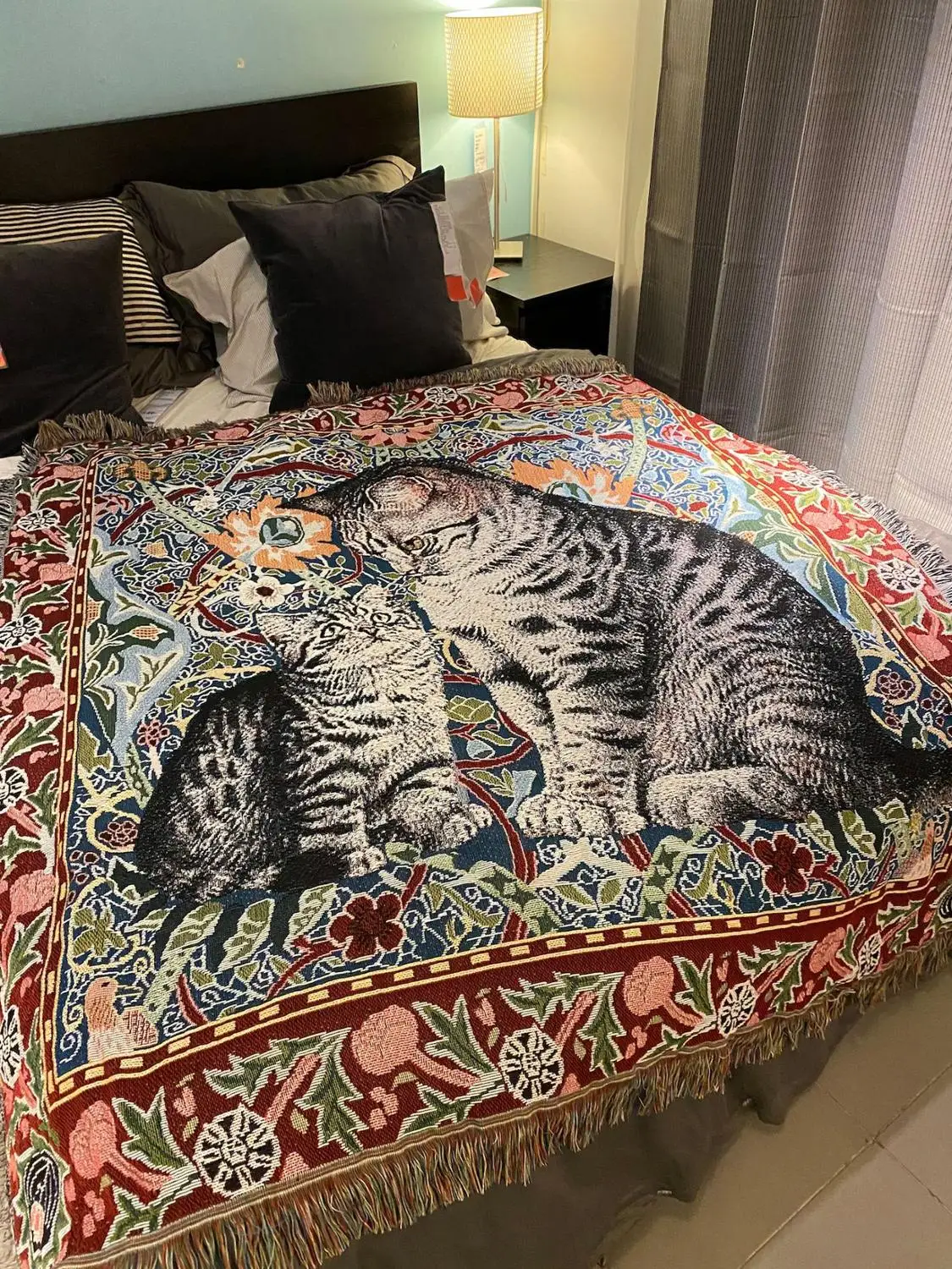 Cute Cat Print Throw Blanket Oil painting style Multifunction knitted Sofa blanket Non-slip Slipcover blanket for Sofa Bed trip
Cute Cat Print Throw Blanket Oil painting style Multifunction knitted Sofa blanket Non-slip Slipcover blanket for Sofa Bed trip