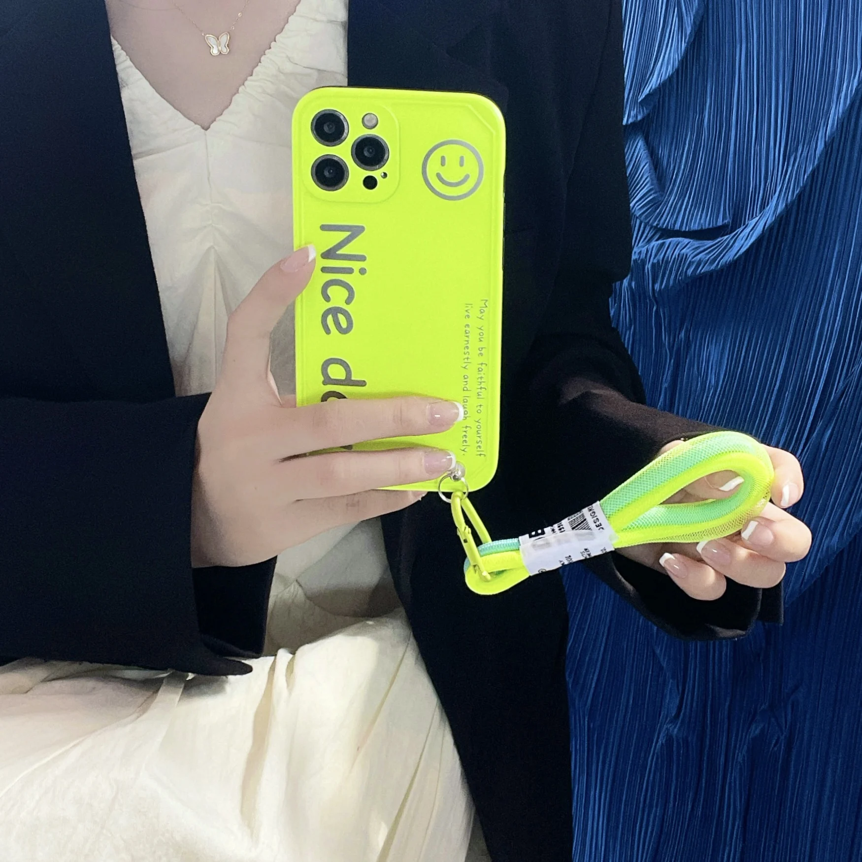 Fluorescence Lanyard Hand Strap Silicone Case For iPhone 13 11 12 14 Pro Max XS XR X 8 7 Plus Soft Cover Fluorescent Funda Cases
Fluorescence Lanyard Hand Strap Silicone Case For iPhone 13 11 12 14 Pro Max XS XR X 8 7 Plus Soft Cover Fluorescent Funda Cases
