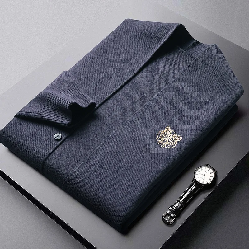 Мужской трикотажный кардиган с вышивкой «Тигр»
Мужской трикотажный кардиган с вышивкой «Тигр»