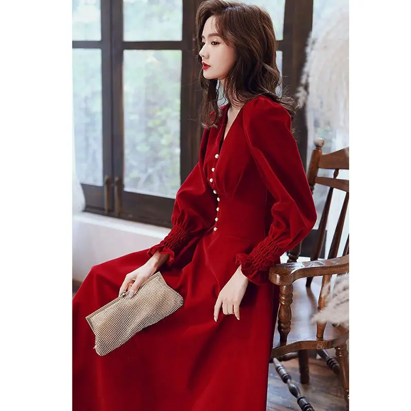 Autumn Woman Large Size Gold Velvet Dress Female Fashion Loose Elegant Vintage Flower Long Dress Ladies V-neck Vestidos G226
Autumn Woman Large Size Gold Velvet Dress Female Fashion Loose Elegant Vintage Flower Long Dress Ladies V-neck Vestidos G226