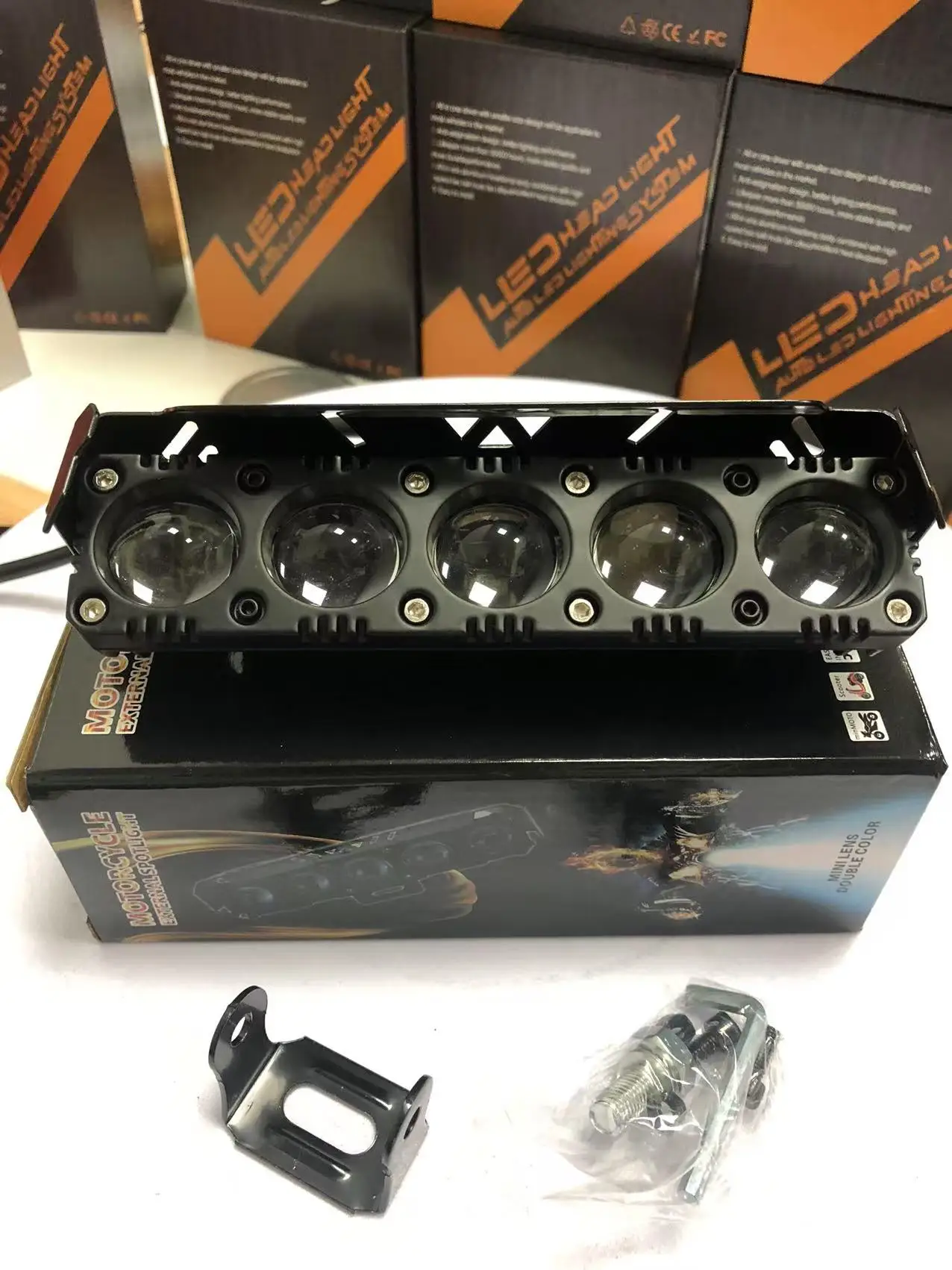 Светодиодный прожектор для мотоцикла, двухцветные противотуманные фары для легковых автомобилей, грузовиков, внедорожников, мини-объектив, фара дальнего света, аксессуары для мотоциклов
Светодиодный прожектор для мотоцикла, двухцветные противотуманные фары для легковых автомобилей, грузовиков, внедорожников, мини-объектив, фара дальнего света, аксессуары для мотоциклов