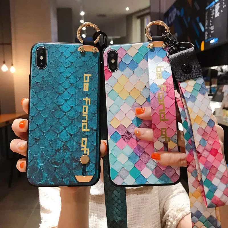 Funda Case for iPhone SE 2020 iPhone 11 Pro Max XS Max XR 6 6S 7 8 Plus Fish Scale Coque TPU Shell Wristband Phone Case Cover
Funda Case for iPhone SE 2020 iPhone 11 Pro Max XS Max XR 6 6S 7 8 Plus Fish Scale Coque TPU Shell Wristband Phone Case Cover