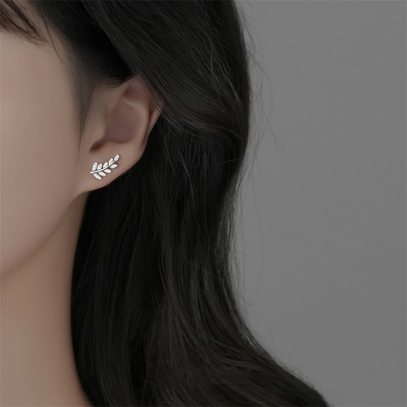 925 Sterling Silver Sparkling Zircon Leaf Stud Earrings For Women Simple Piercing Earrings Sweet Cute Student Jewelry
925 Sterling Silver Sparkling Zircon Leaf Stud Earrings For Women Simple Piercing Earrings Sweet Cute Student Jewelry