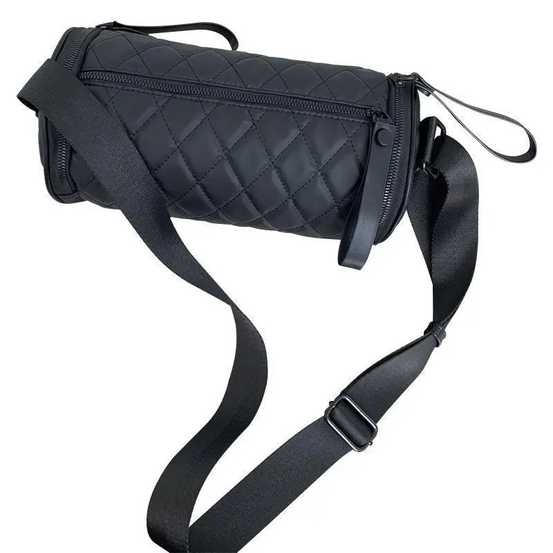 Qiao Ge autumn and winter new one-shoulder cylindrical bag casual diamond Oxford cloth messenger bag wide shoulder strap embroid
Qiao Ge autumn and winter new one-shoulder cylindrical bag casual diamond Oxford cloth messenger bag wide shoulder strap embroid