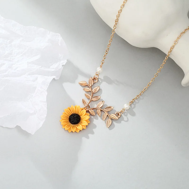 Delicate Sunflower Pendant Choker Necklace For Women Creative Imitation Pearls Jewelry Necklace Korean Chain
Delicate Sunflower Pendant Choker Necklace For Women Creative Imitation Pearls Jewelry Necklace Korean Chain