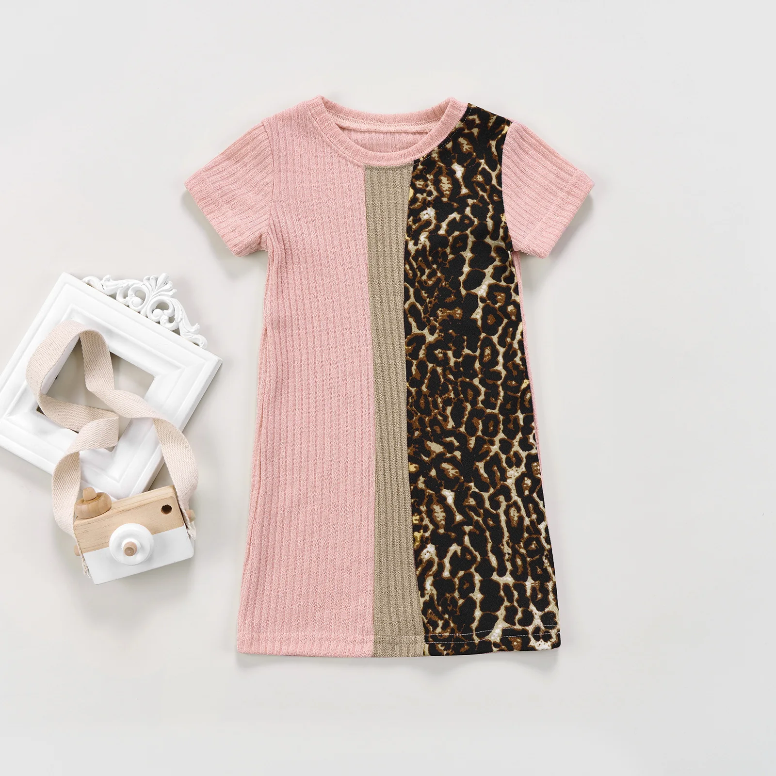 Little Girls Summer Dress, Short Sleeve Crew Neck Leopard Ribbed Patchwork Dress, Girls Knee-length Casual 1-piece
Little Girls Summer Dress, Short Sleeve Crew Neck Leopard Ribbed Patchwork Dress, Girls Knee-length Casual 1-piece