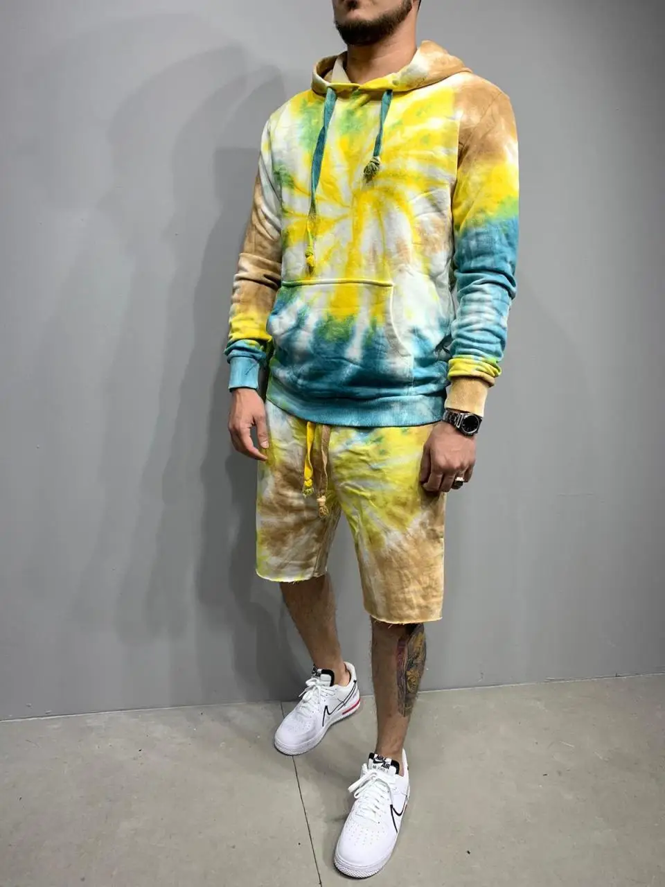 Premium Washed Fade Tracksuit Men's Shorts Set
Premium Washed Fade Tracksuit Men's Shorts Set