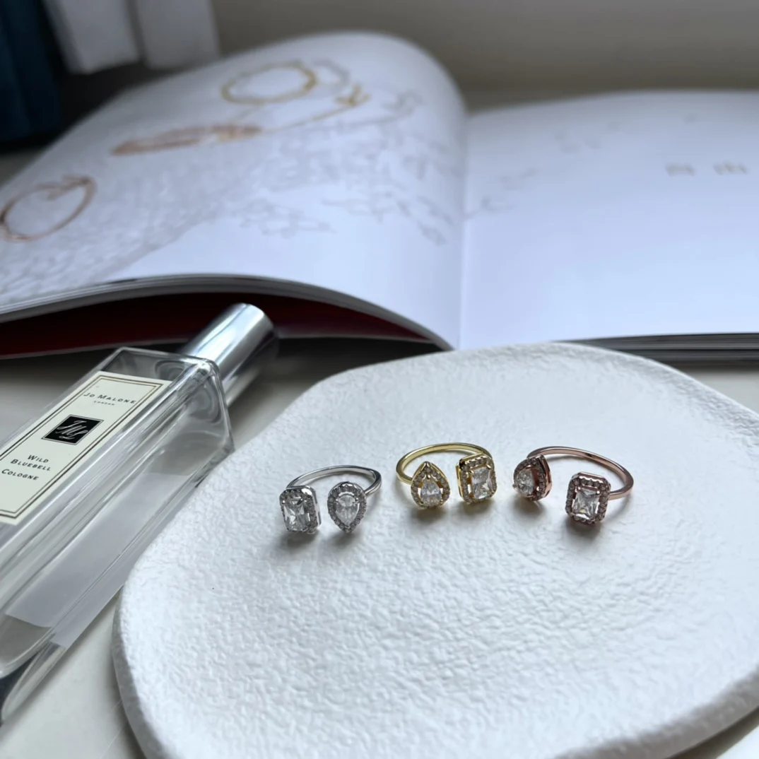 

Женское кольцо из серебра 925 пробы, с квадратным камнем
