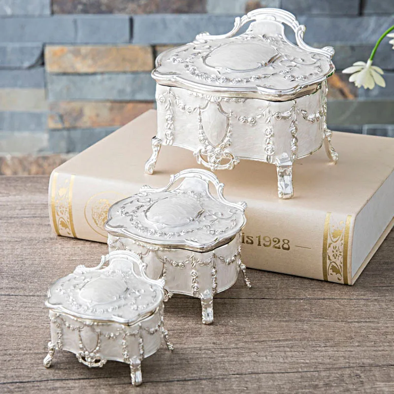 Homhi European Style Jewelry Storage Box Retro Light Luxury Brooch Stud Earrings GiftJewelry Box Caja De Almacenaje HBJ-550
Homhi European Style Jewelry Storage Box Retro Light Luxury Brooch Stud Earrings GiftJewelry Box Caja De Almacenaje HBJ-550