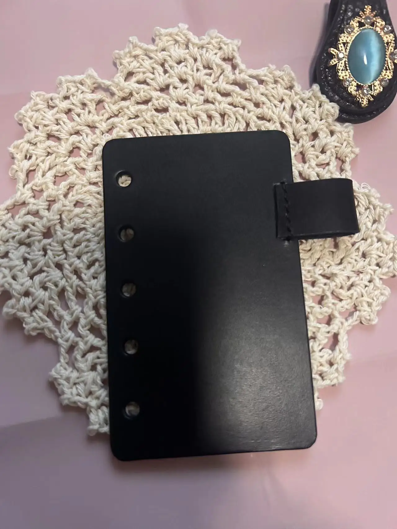 Блокнот M5 черный кожаный
Блокнот M5 черный кожаный