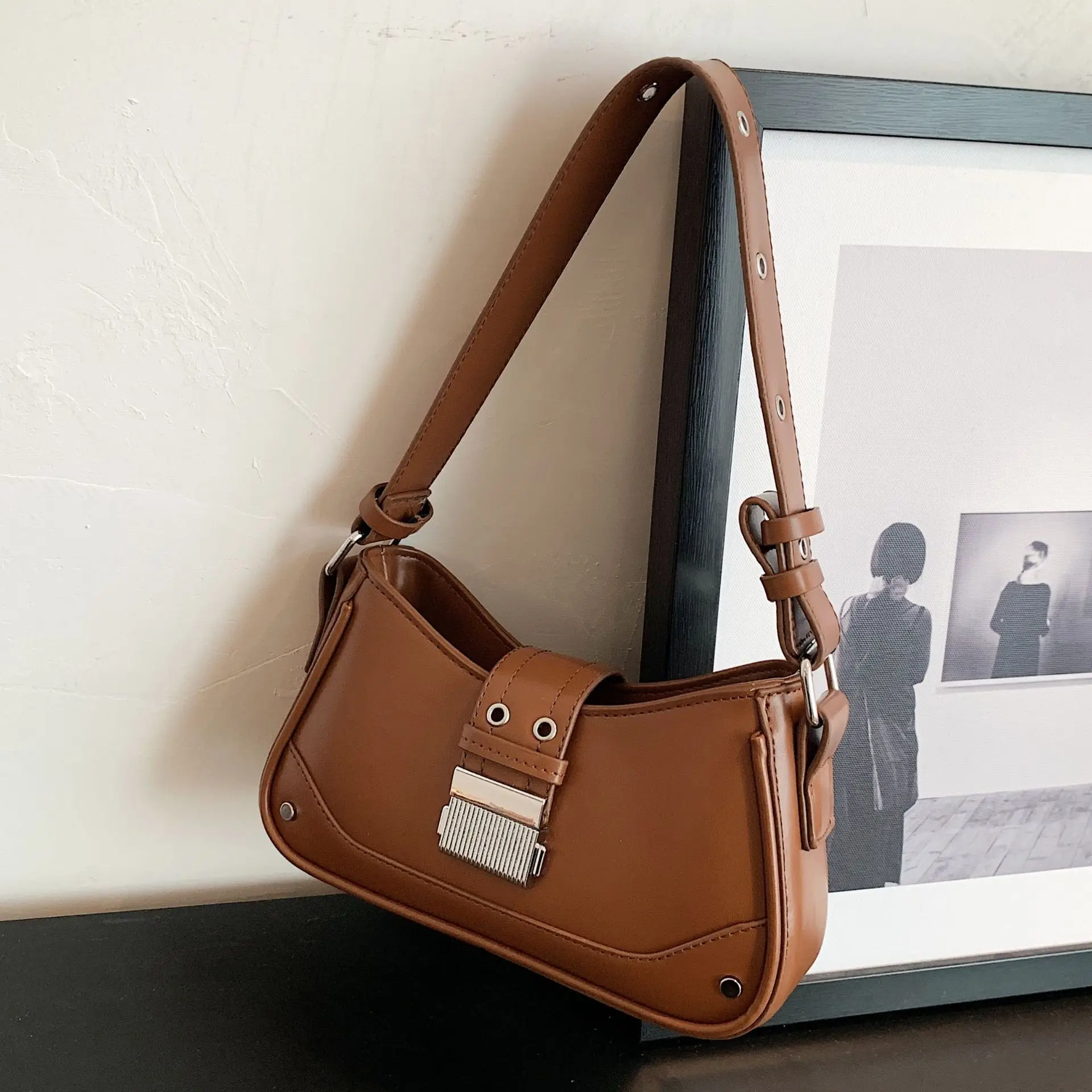 Solid Color Handbag Women Underarm Bag New Trendy Small Square Bag Elegant Temperament Casual Single Shoulder Crossbody Bags
Solid Color Handbag Women Underarm Bag New Trendy Small Square Bag Elegant Temperament Casual Single Shoulder Crossbody Bags