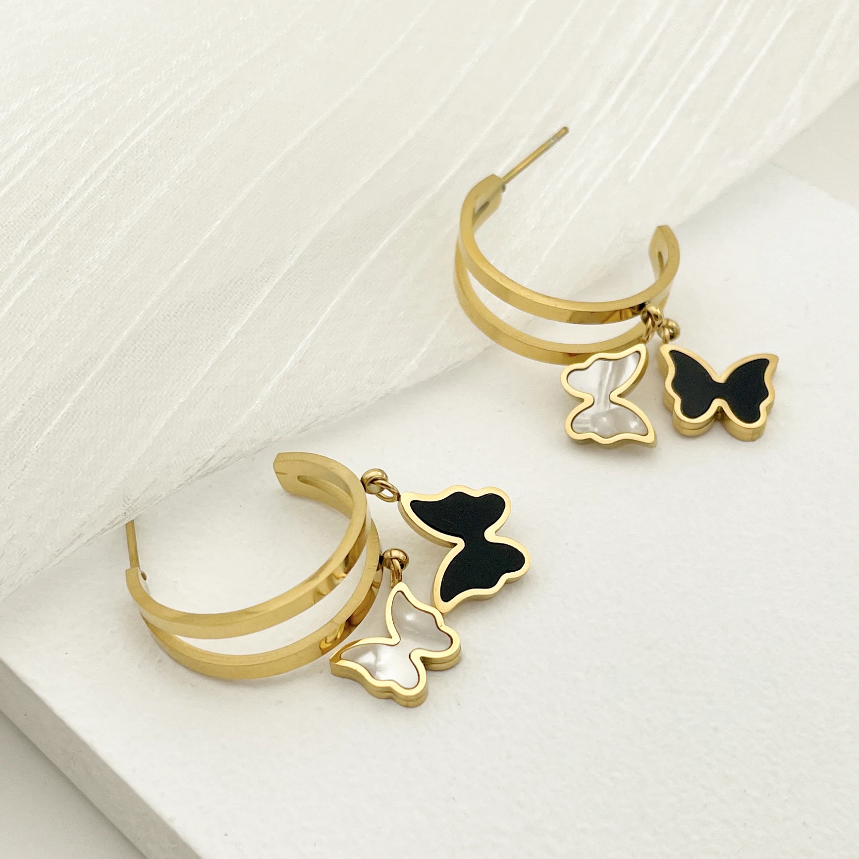 Korean Fashion Black White Pearl Insect Earrings Stainless Steel Acrylic Butterfly Earrings For Women Jewelry Birthday Gift
Korean Fashion Black White Pearl Insect Earrings Stainless Steel Acrylic Butterfly Earrings For Women Jewelry Birthday Gift