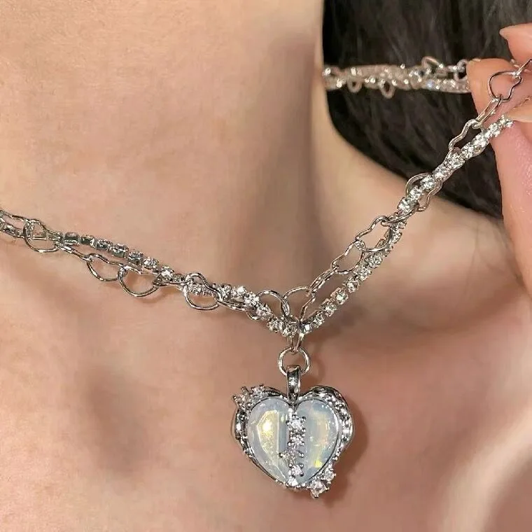 Women's Necklace Sea Heart Ice Blue Milk White Split Love Opal Crystal Diamond Clavicle Chain French Temperament Luxury Jewelry
Women's Necklace Sea Heart Ice Blue Milk White Split Love Opal Crystal Diamond Clavicle Chain French Temperament Luxury Jewelry
