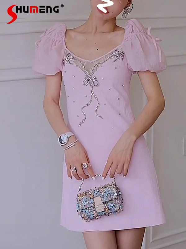 French Heavy Industry Rhinestone Bow Dress Women's Design Sweet Short Puff Sleeve Diamond Square Collar Mid-length Dress
French Heavy Industry Rhinestone Bow Dress Women's Design Sweet Short Puff Sleeve Diamond Square Collar Mid-length Dress