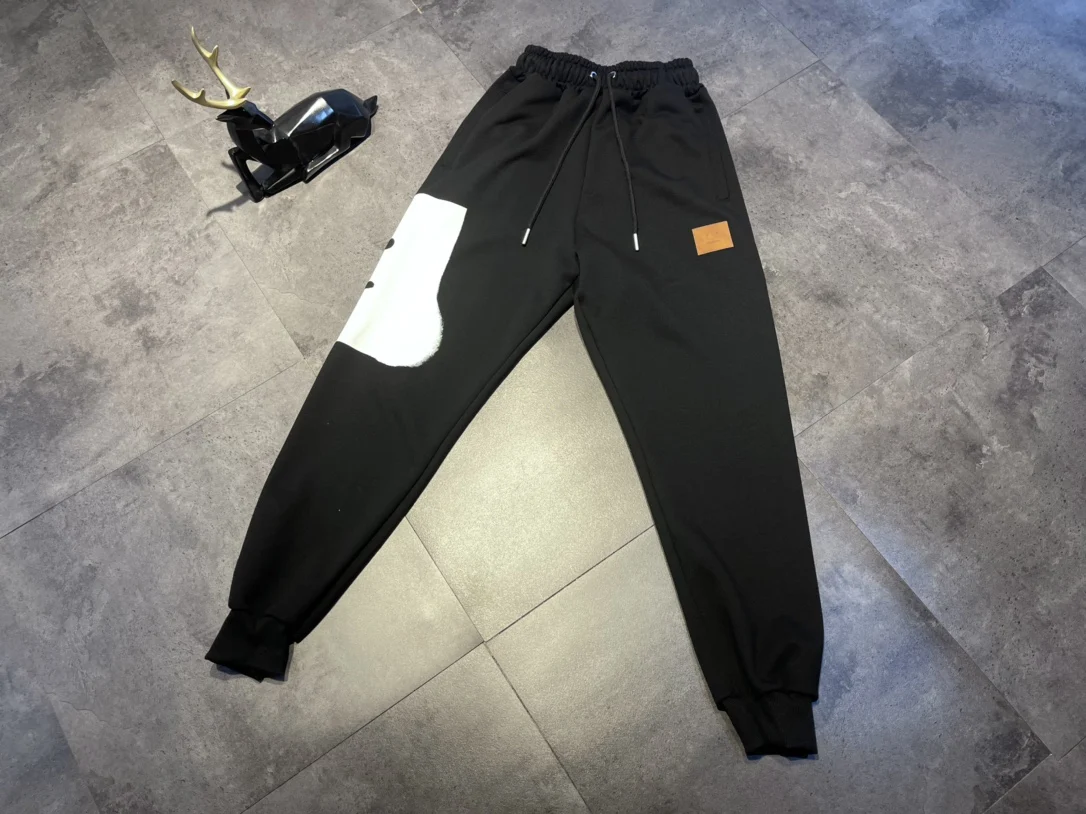 Ac Studios 22 Autumn and Winter New Style White square smiling face terry leggings Pants sweatpants
Ac Studios 22 Autumn and Winter New Style White square smiling face terry leggings Pants sweatpants