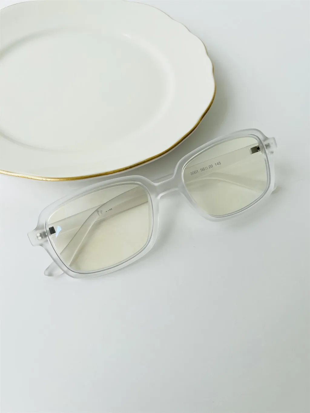 Прозрачные очки с защитой от сисветильник
Прозрачные очки с защитой от сисветильник