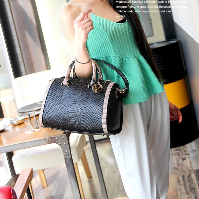 Snake Pattern Luxury Hand Bags Women New Designer Crossbody Shoulder Bags Female Leather Handbag Ladies Retro Boston Handbag
Snake Pattern Luxury Hand Bags Women New Designer Crossbody Shoulder Bags Female Leather Handbag Ladies Retro Boston Handbag