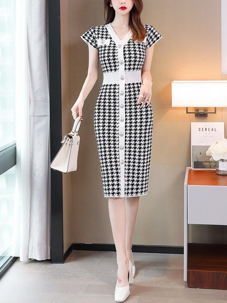 2022 Summer New Elegant Fasion V-neck Collision Color Single-breasted Bird Check Knit Stretch Women Dress Casual Lady Robe
2022 Summer New Elegant Fasion V-neck Collision Color Single-breasted Bird Check Knit Stretch Women Dress Casual Lady Robe