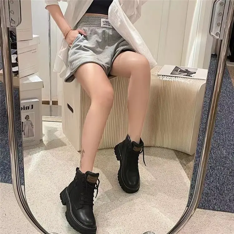 Thick-soled Women Boots Outdoor Snow Short Lace-up High-top Shoes Warm and Fashionable All-match 2022 New
Thick-soled Women Boots Outdoor Snow Short Lace-up High-top Shoes Warm and Fashionable All-match 2022 New