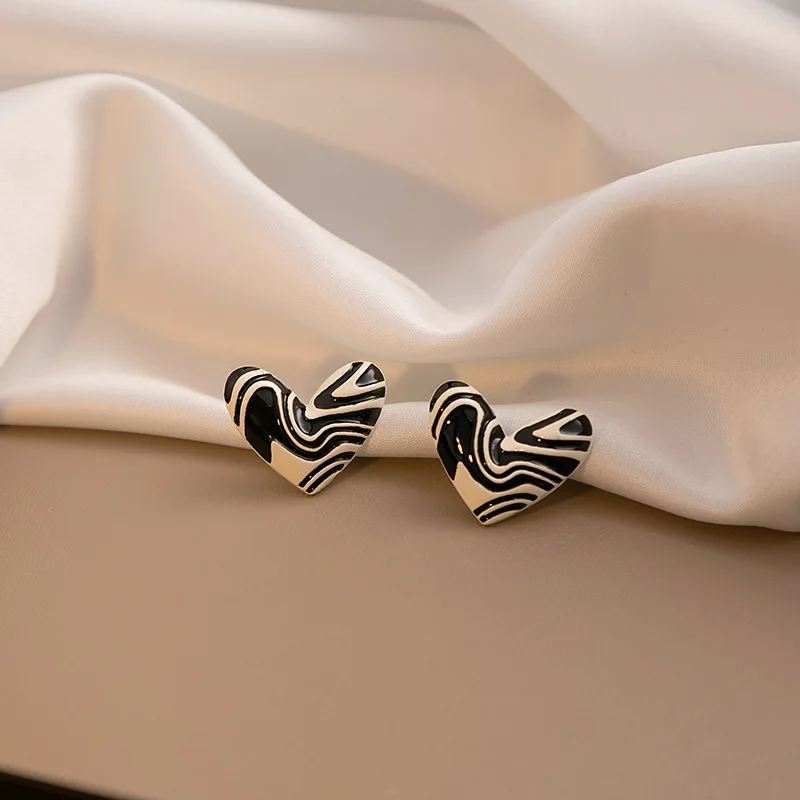 Hot New 2023 Fashion Love Zebra Earrings Small Simple Earrings Wholesale Jewelry Gifts
Hot New 2023 Fashion Love Zebra Earrings Small Simple Earrings Wholesale Jewelry Gifts