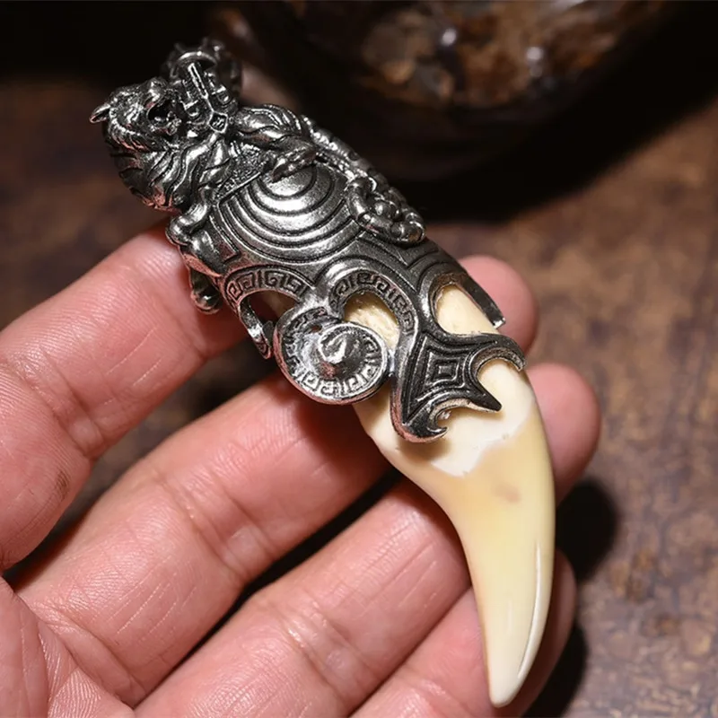 Bone art leg bones Handmade jewelry men accessories ornament Perfect mosaic Sculpture Collection of treasures mobile phone chain
Bone art leg bones Handmade jewelry men accessories ornament Perfect mosaic Sculpture Collection of treasures mobile phone chain