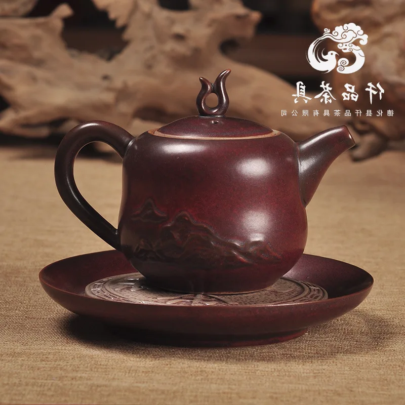 Ancient christmas pottery. Retro iron. Red. Crystalline glaze. Creative Qingfeng relief pot
Ancient christmas pottery. Retro iron. Red. Crystalline glaze. Creative Qingfeng relief pot