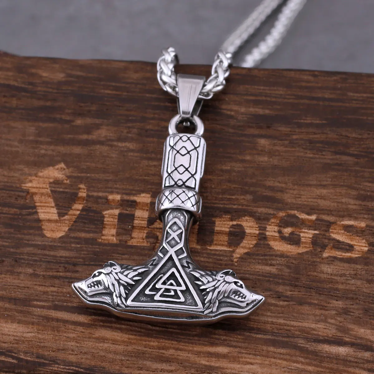 Nordic Vikings Thor's Hammer Double Wolf Head Necklace Stainless Steel Men's Odin Valknut Symbol Amulet Pendant Necklace Jewelry
Nordic Vikings Thor's Hammer Double Wolf Head Necklace Stainless Steel Men's Odin Valknut Symbol Amulet Pendant Necklace Jewelry