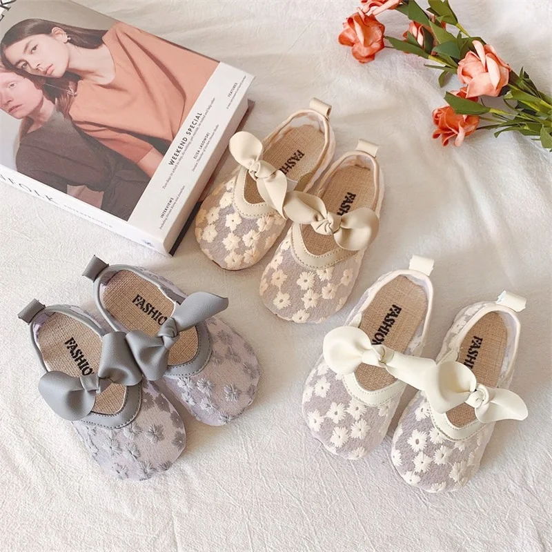 Girls mesh princess shoes 2022 spring and autumn new children hollow breathable sandals baby shoes girls casual shoe
Girls mesh princess shoes 2022 spring and autumn new children hollow breathable sandals baby shoes girls casual shoe