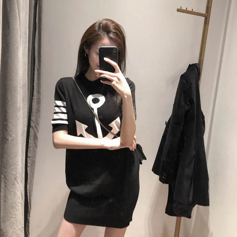 TB four-bar anchor jacquard knitted skirt women's summer black slim dress mid-length short-sleeved hip skirt
TB four-bar anchor jacquard knitted skirt women's summer black slim dress mid-length short-sleeved hip skirt
