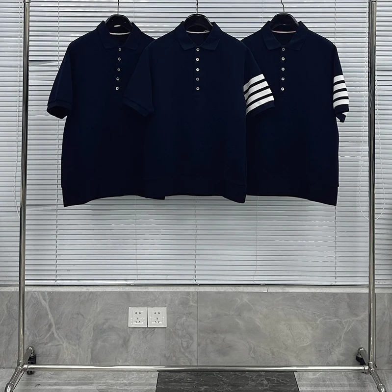 Летние рубашки-поло TB, роскошные дизайнерские хлопковые футболки с коротким рукавом, Высококачественная деловая Повседневная модная мужская одежда-поло TB 
Летние рубашки-поло TB, роскошные дизайнерские хлопковые футболки с коротким рукавом, Высококачественная деловая Повседневная модная мужская одежда-поло TB