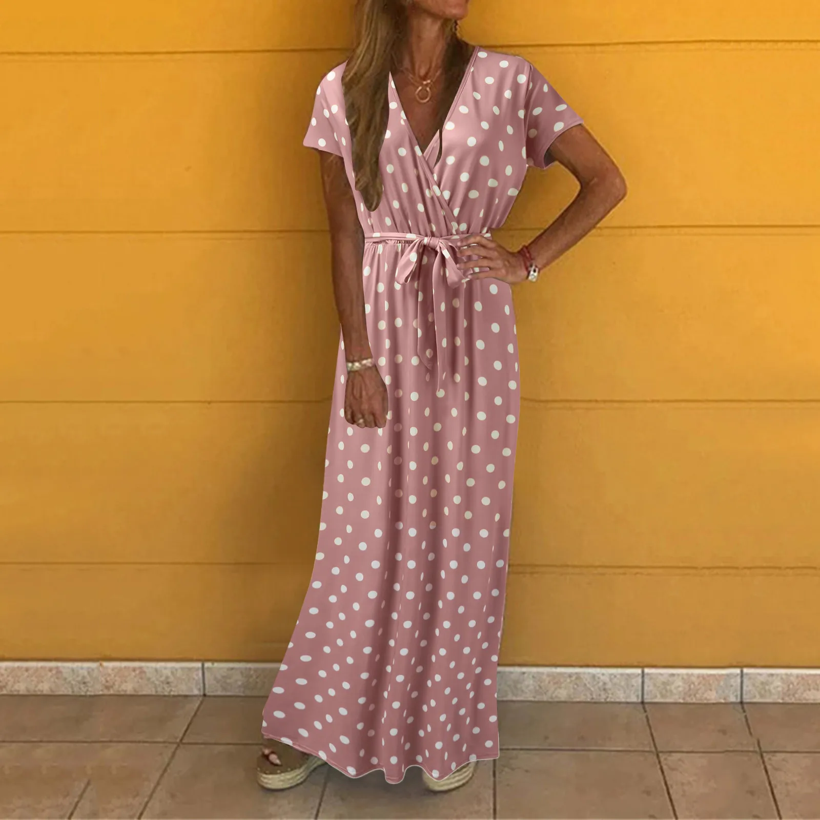 Women Summer Dresses Short Sleeve Ruched Wrap Casual Vintage Square Neck High Slit Maxi Dress Denim Maxi Dresses for Women
Women Summer Dresses Short Sleeve Ruched Wrap Casual Vintage Square Neck High Slit Maxi Dress Denim Maxi Dresses for Women