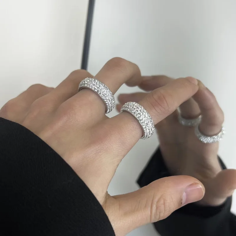 Fashionable and Minimalist Titanium Steel 5-row White Mud Diamond Curved Full Ring for Men and Women's Retro Jewelry
Fashionable and Minimalist Titanium Steel 5-row White Mud Diamond Curved Full Ring for Men and Women's Retro Jewelry