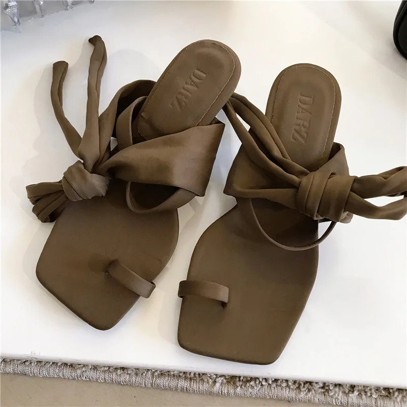 Новинка, женские летние универсальные сандалии на высоком каблуке-шпильке с квадратным носком, облегающие модные повседневные уличные Удо...
Новинка, женские летние универсальные сандалии на высоком каблуке-шпильке с квадратным носком, облегающие модные повседневные уличные Удо...