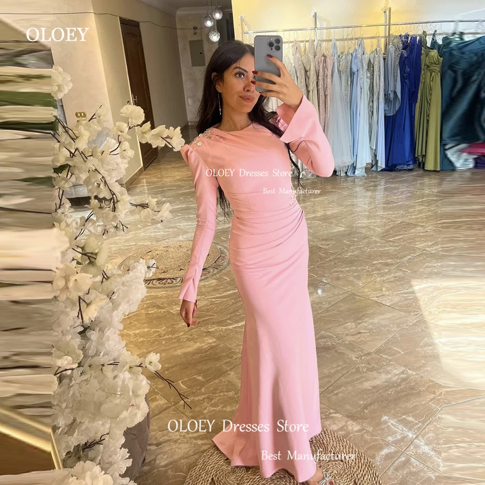 Женское платье с длинным рукавом, круглым вырезом и бусинами
Женское платье с длинным рукавом, круглым вырезом и бусинами