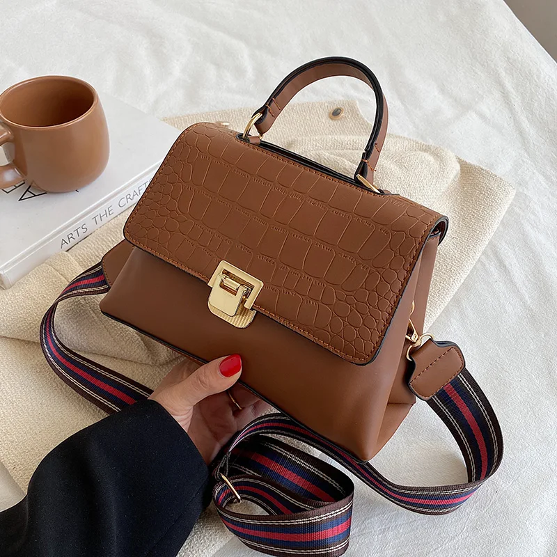 Designer Crocodile Pattern women handbag Large Capacity Shoulder Bags for female 2022 New Casual Totes Pu Leather messenger bag
Designer Crocodile Pattern women handbag Large Capacity Shoulder Bags for female 2022 New Casual Totes Pu Leather messenger bag