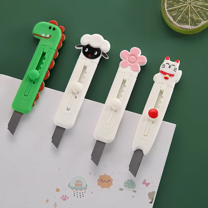 Мини-нож Kawaii динозавр, портативный нож, креативные предметы искусства, Открыватель для мультяшных букв, резак для бумаги
Мини-нож Kawaii динозавр, портативный нож, креативные предметы искусства, Открыватель для мультяшных букв, резак для бумаги