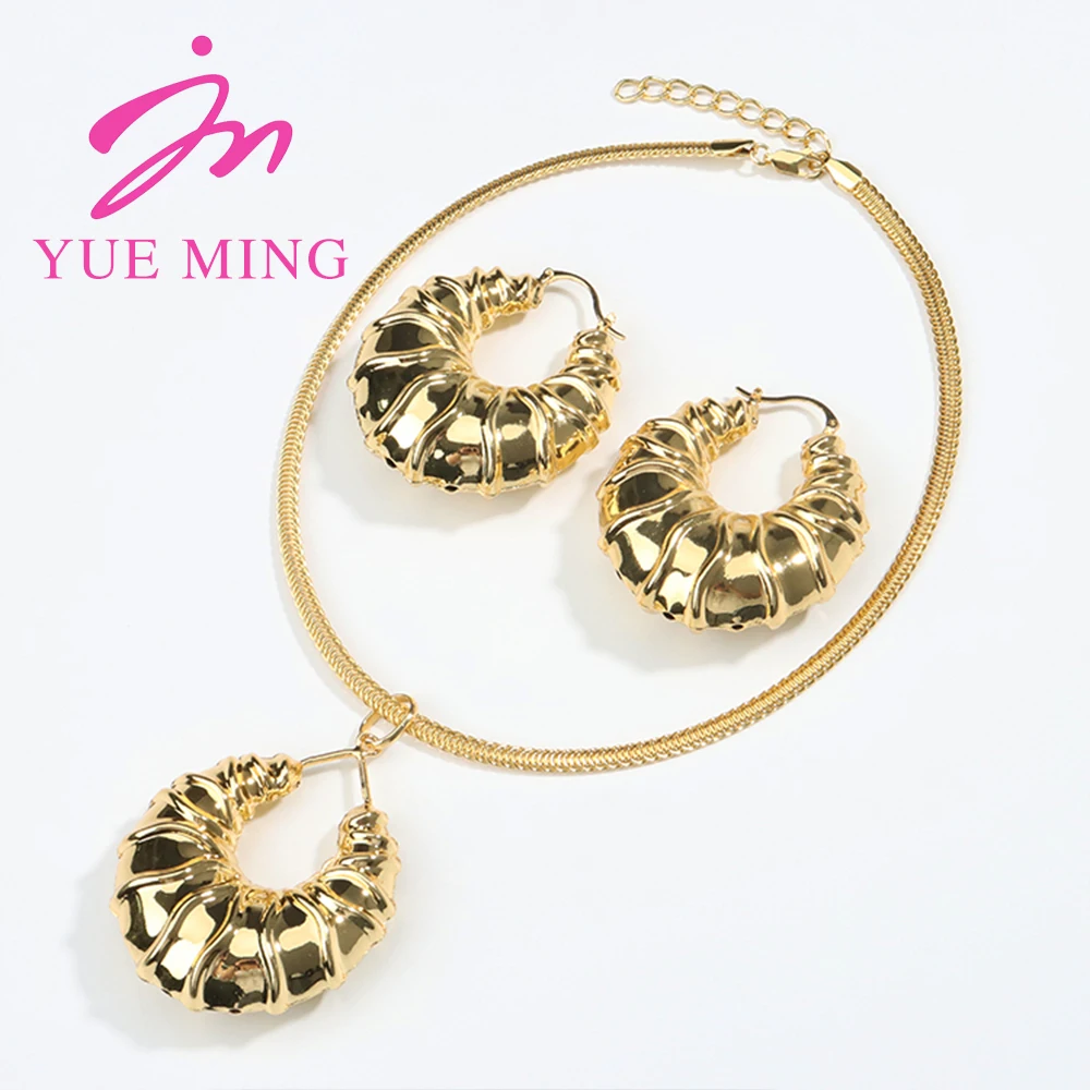 Women Fashion Gold Plated Jewelry Set 3 Pcs Large Hoop Pendant Italian Jewelry Sets For Women Dubai Golden Jewelry Sets For Wome
Women Fashion Gold Plated Jewelry Set 3 Pcs Large Hoop Pendant Italian Jewelry Sets For Women Dubai Golden Jewelry Sets For Wome