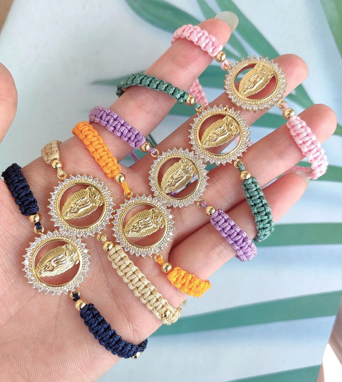 5 шт. Позолоченные очаровательные плетеные веревочные браслеты из циркония Девы Марии, женские модные медные религиозные украшения ручной ...
5 шт. Позолоченные очаровательные плетеные веревочные браслеты из циркония Девы Марии, женские модные медные религиозные украшения ручной ...