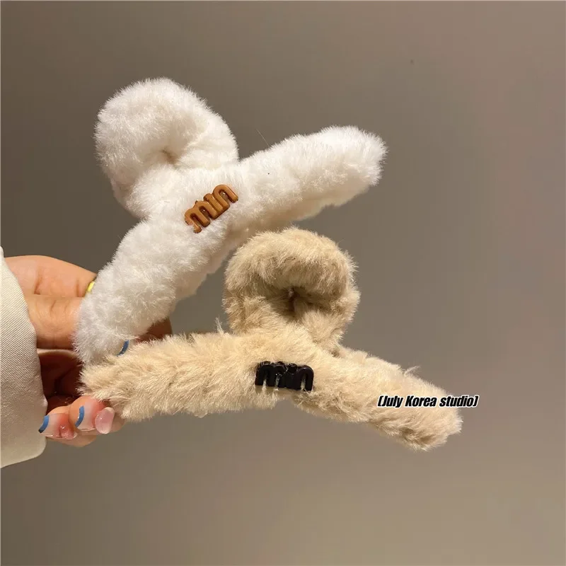 Lamb Hair Clip Back Head Clip Headdress Premium Touch Autumn/Winter Plush Hair Clip Shark Clip Hair Clip Hair Accessories
Lamb Hair Clip Back Head Clip Headdress Premium Touch Autumn/Winter Plush Hair Clip Shark Clip Hair Clip Hair Accessories