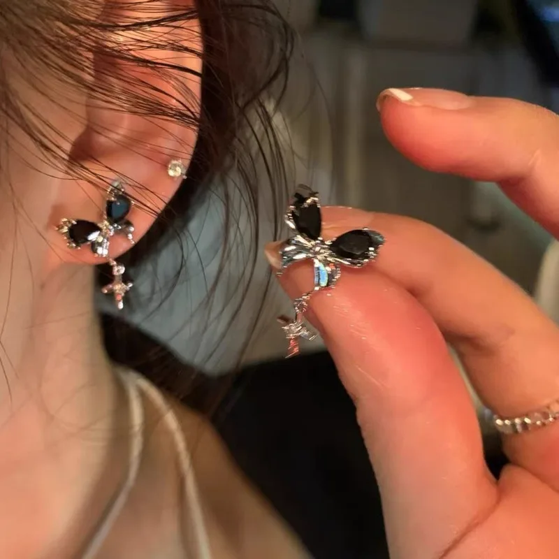 2023 Korean Fashion Gothic Punk Style Liquid Butterfly Womens Earring for Cool Female Metal Dangle Earrings Party Jewelry Set
2023 Korean Fashion Gothic Punk Style Liquid Butterfly Womens Earring for Cool Female Metal Dangle Earrings Party Jewelry Set