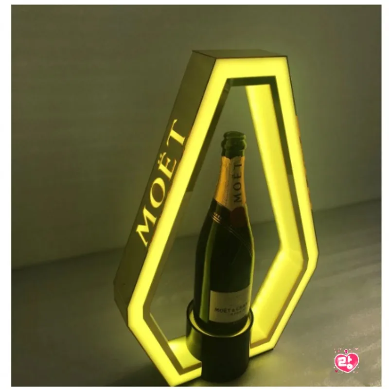 Rechargeable LED MOET Champagne Wine Bottle Glorifier Display VIP Presenter for Night Club Lounge Bar Party Decoration
Rechargeable LED MOET Champagne Wine Bottle Glorifier Display VIP Presenter for Night Club Lounge Bar Party Decoration
