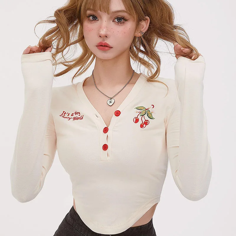 2022 The New Cherry Embroidered Women Sweet Sexy T Shirts Crop Spring V Neck Long Sleeve Tees Shirt Slim fitTops Female Outfits
2022 The New Cherry Embroidered Women Sweet Sexy T Shirts Crop Spring V Neck Long Sleeve Tees Shirt Slim fitTops Female Outfits