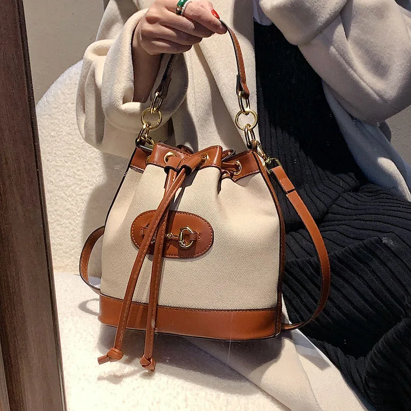 Trendy Retro Contrast Shoulder Bag Canvas New Simple Handbag Multi-function Versatile Crossbody Commute Mobile Phone Storage Bag
Trendy Retro Contrast Shoulder Bag Canvas New Simple Handbag Multi-function Versatile Crossbody Commute Mobile Phone Storage Bag