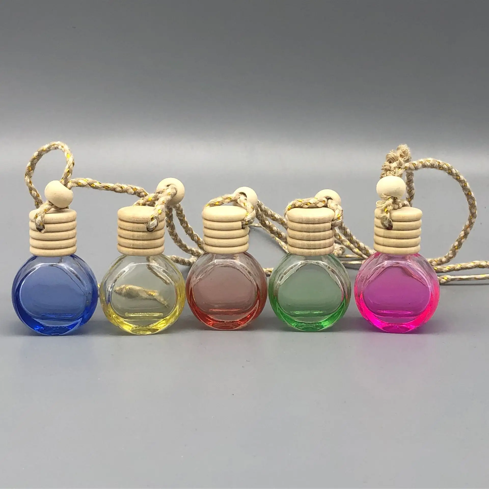 5Pcs 10ml Refillable Perfume Bottles Glass Essential Oil Bottle Cosmetics Sample Test Container Car Air Freshener Hanging Bottle 
5Pcs 10ml Refillable Perfume Bottles Glass Essential Oil Bottle Cosmetics Sample Test Container Car Air Freshener Hanging Bottle