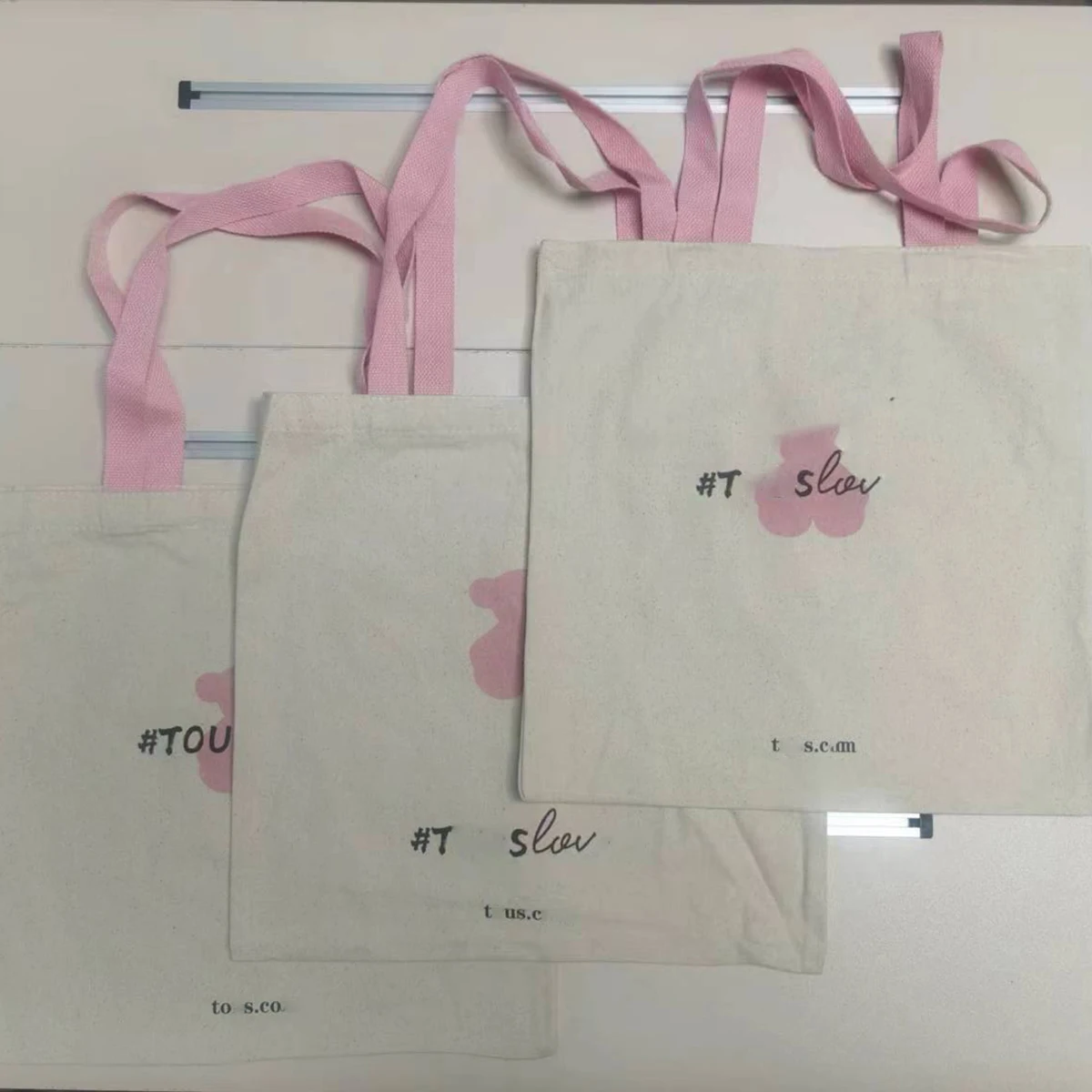 Cloth bags, shopping bags, Spanish bear bags, shoulder bags, large capacity bags, and eco-friendly bags
Cloth bags, shopping bags, Spanish bear bags, shoulder bags, large capacity bags, and eco-friendly bags